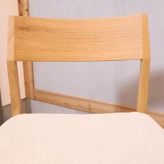 estic(エスティック)のSVELTE(スヴェルト) オーク材 ダイニングチェアです。シンプルでナチュラルなデザインの木製椅子は、北欧スタイルやカフェ風のインテリアにおススメです！/カバーリング estic(エスティック)のSVELTE(スヴェルト) オーク材 ダイニングチェア