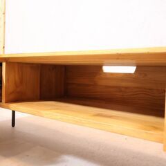 ASPLUND(アスプルンド)で取り扱われているdareels(ダリールズ)のテレビボード180。杢目が美しいチーク古材とスチールの西海岸テイストのTVボード♪細いアイアンの脚がスッキリとした印象に♪