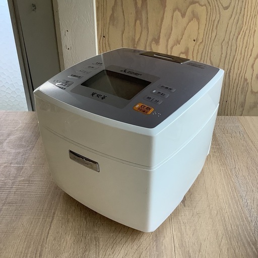 ＊MITSUBISHI 三菱 IHジャー炊飯器 NJ-VE105-W ホワイト 5.5合炊き 2014年製 炭炊釜