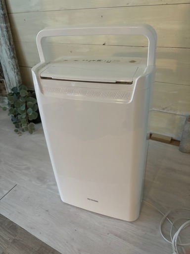 アイリスオーヤマ　除湿機　手渡し