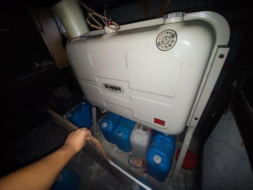 サンダイヤ　オイルタンク　灯油　200ll以上　新品定価4万円以上　屋内使用