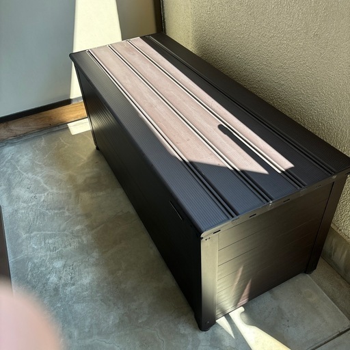 ベンチ型収納庫