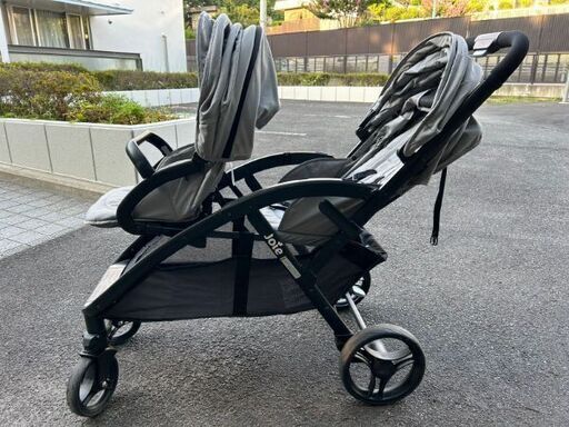 二人乗りベビーカー Evalite Duo。ベビーカーDouble Seater Stroller Evalite Duo. Baby stroller