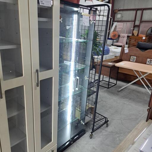 美品 激安 コレクションボード LED照明・鍵付き❗