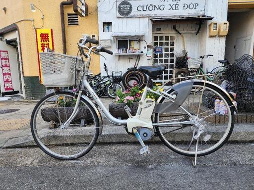 電動自転車　パナソニック　２６インチ　バッテリー　充電器　付き　３変速　シルバー　配達可能