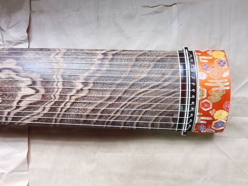 お琴　漆ケース付き　デッドストック　未使用品　内袋・外袋付き　木瓜家紋 お琴 漆ケース付き デッドストック 未使用品 内袋・外袋付き 木瓜