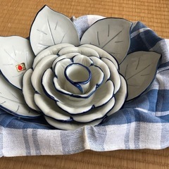 美品【 まるほんとーき 】バラの園ファミリー 薔薇型食器＆葉形小...