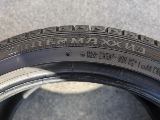 スタッドレスタイヤ　イボ付　225/45 R19  WINTER MAXX 03