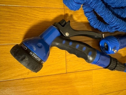 伸びるホース　散水ホース