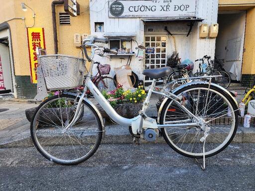 電動自転車　２６インチ　バッテリー　充電器　付き　３変速　シルバー　配達可能