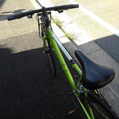 中古自転車３１９３　前後タイヤ新品！　クロスバイク　７００×２８C   ３ ×７段ギヤ　LEDオートライト　＊シートポストが錆びつていてサドルの高さの上下の調整できませんので少しお安くしています。身長１７０㎝前後