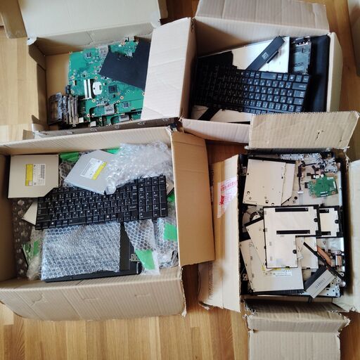 ジャンクノートパソコンの本体・パーツ 他大量パーツ 都市鉱山 金抽出用‼① ジャンクノートパソコンの本体・パーツ 他大量パーツ 都市鉱山 金抽出用‼①