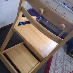 ベルメゾン　ダイニング学習にぴったりの座面可動式チェア