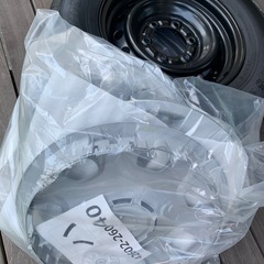 【値下げしました】ハイエース8型新車外し タイヤホイールセット