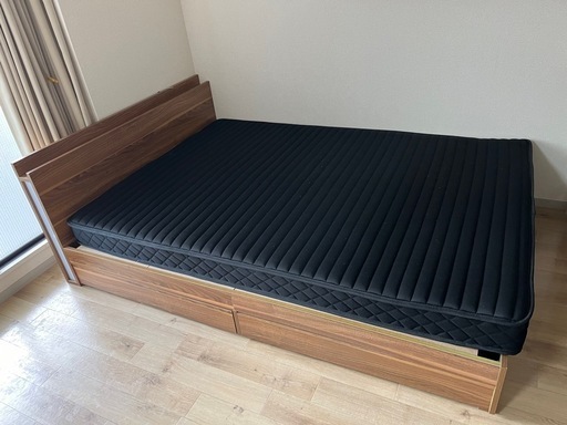 ダブルベッド　マットレス有り