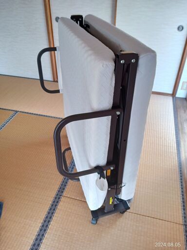 ニトリ電動ベッドと介護用シャワー椅子