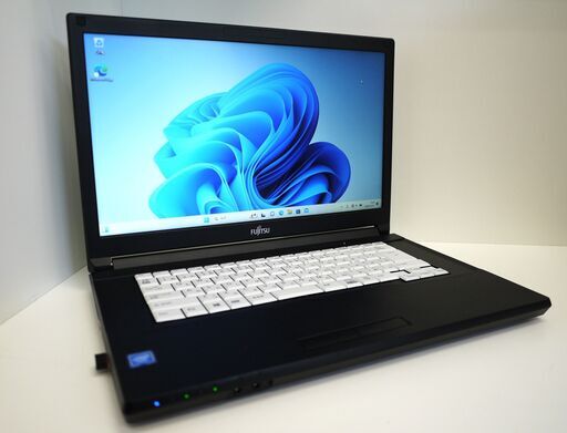 【お渡し済み】富士通 Windows11 15.6型ノートPC SSD搭載【メンテナンス済み】（902840）