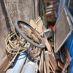 鉄パイプ、廃品　処分　10.000円で御願いします。