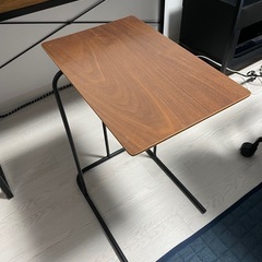 デスク、椅子、サイドテーブルセット