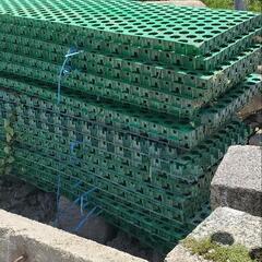 駐車場ぬかるみ防止板