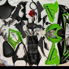 新車外し　ニンジャSL  NINJA250SLカウルほぼ一式
