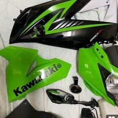 新車外し　ニンジャSL  NINJA250SLカウルほぼ一式
