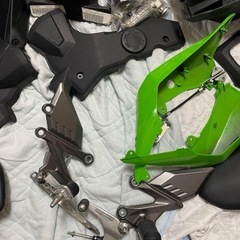 新車外し　ニンジャSL  NINJA250SLカウルほぼ一式
