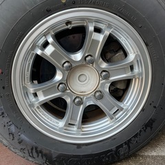 アルミ、タイヤセット、ハイエースで履いてました。
