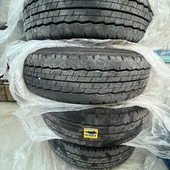 アルミ、タイヤセット、ハイエースで履いてました。