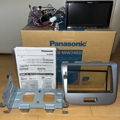 パナソニックナビ　CN-240D 特に問題も無く実働品です。一度タッチパネルとアンテナヒューズ交換の修理をしています