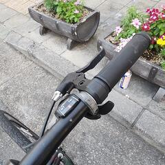 クロスバイク　７００ｘ２８ｃ　７変速　美品　緑　配達可能