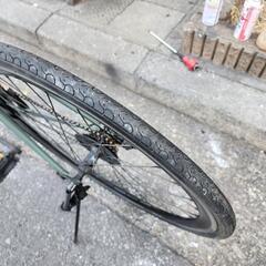 クロスバイク　７００ｘ２８ｃ　７変速　美品　緑　配達可能