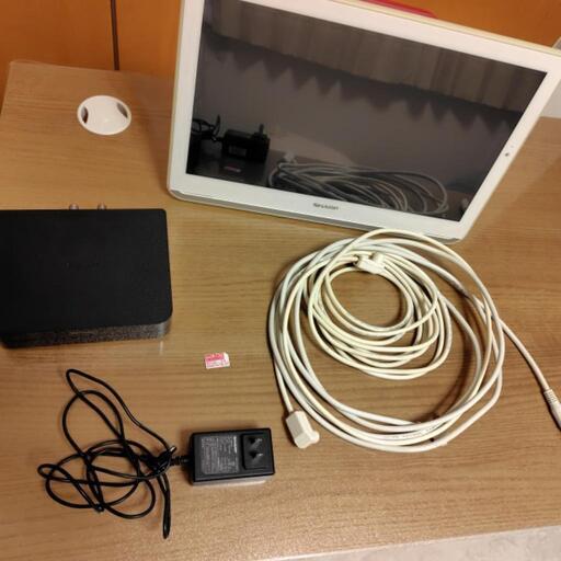 防水仕様 16 V型(インチ)AQUOSポータブルテレビ 2T-C16AP-W＋リモコンSHARP AN-52RC2