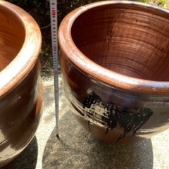 2つ　特大の水甕　甕　水瓶　壺