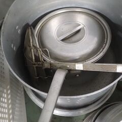 寸胴２、片手鍋４、麺切り２、厨房、纏めて８点