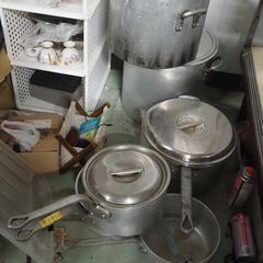 寸胴２、片手鍋４、麺切り２、厨房、纏めて８点