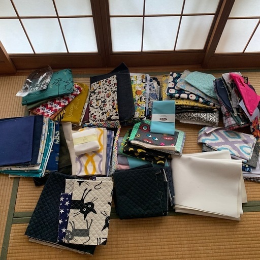 生地 カットクロス 手芸 ハギレ　ハギレ まとめ売り 生地 パッチワーク 裁縫 手芸　はぎれ　手作り　趣味　まとめ売り　まとめて　大量　ミッキー　スヌーピー　キャラクター　キルティング　いろいろ　リメイク　洋服　猫　ねこ