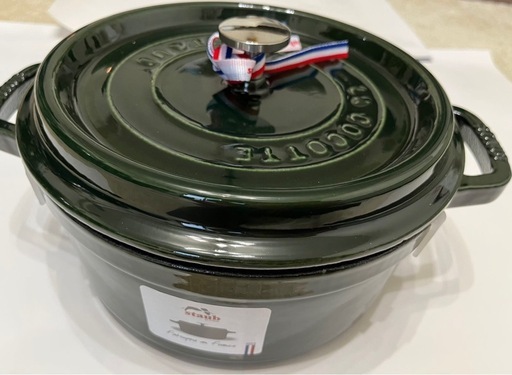 未使用品　staub ストウブ 「 ピコ ココット ラウンド バジルグリーン 24cm 」 大きい 両手 ホーロー 鍋 IH対応