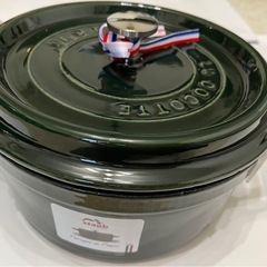 未使用品　staub ストウブ 「 ピコ ココット ラウンド バジルグリーン 24cm 」 大きい 両手 ホーロー 鍋 IH対応 