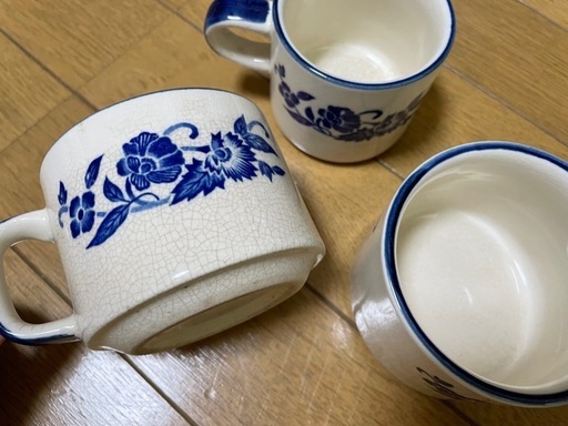 レトロ　花柄カップ　3つ