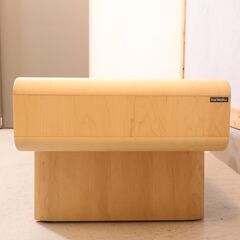 karimoku(カリモク家具)のメープル材を使用したT4470センターテーブルです。曲線的なRデザインのリビングテーブルは優しい印象を与え、北欧スタイルやカフェスタイルなどにもおススメです！