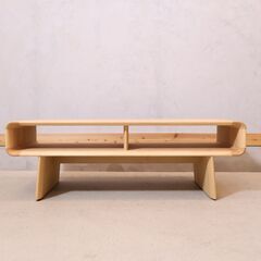 karimoku(カリモク家具)のメープル材を使用したT4470センターテーブルです。曲線的なRデザインのリビングテーブルは優しい印象を与え、北欧スタイルやカフェスタイルなどにもおススメです！