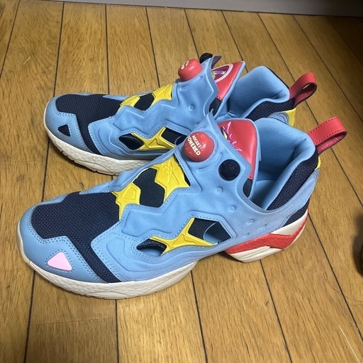Reebok限定コラボスニーカー\n