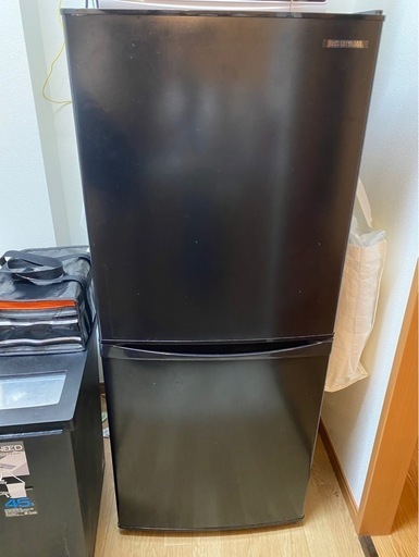 お最終お値下げ【美品】冷蔵庫 2022年製　小型 2ドア 右開き 133L 一人暮らし