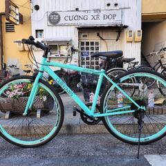 クロスバイク　７００ｘ２８ｃ　６変速　美品　青　配達可能