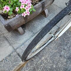 クロスバイク　７００ｘ２８ｃ　美品　６変速　白　配達可能