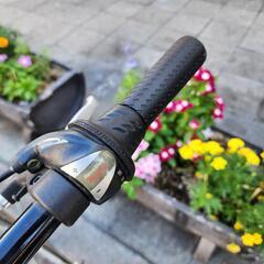 クロスバイク　７００ｘ２８ｃ　美品　６変速　白　配達可能