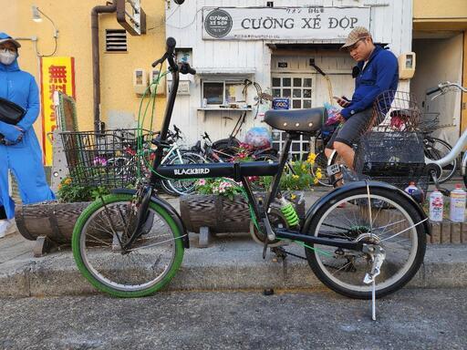 折りたたみ自転車　２０インチ　６変速　カゴ　付き　黒　配達可能