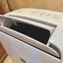 【池上店】シャープ 衣類乾燥機 除湿機 冷風機能付き 10L / プラズマクラスター 7000 スタンダード 11畳 / 2019年モデル ホワイト CM-J100-W 検　CM-J100 扇風機　冷風　スポットクーラー　エアコン　衣類乾燥機　