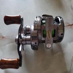 シマノ　20カルカッタコンクエスト101DCHG中古品